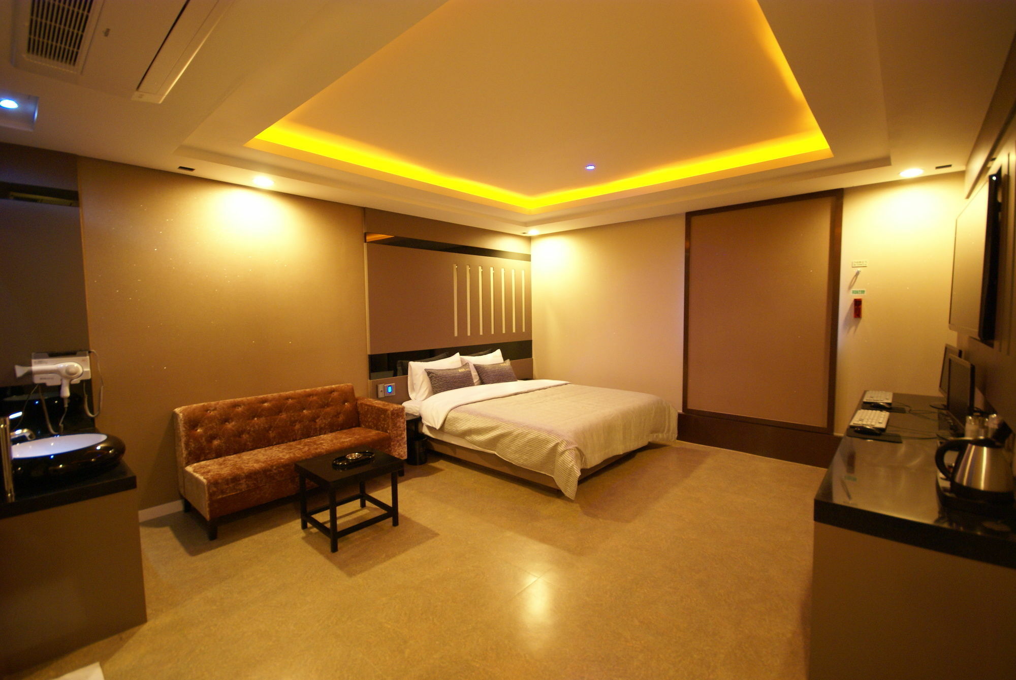 H Moment Hotel Songjeong 釜山広域市 エクステリア 写真